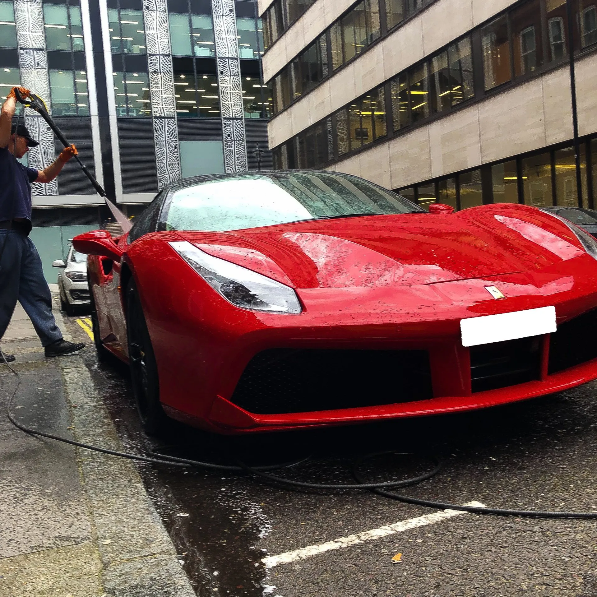 Aracınız  <a href="#" class="red-title">her zaman </a> emin ellerde